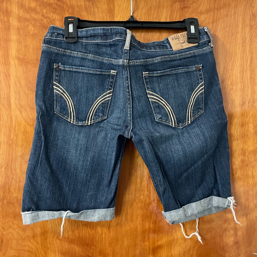 Hollister Social Stretch Bermuda Shorts Size 7 LIKE NEW - Picture 2 of 2